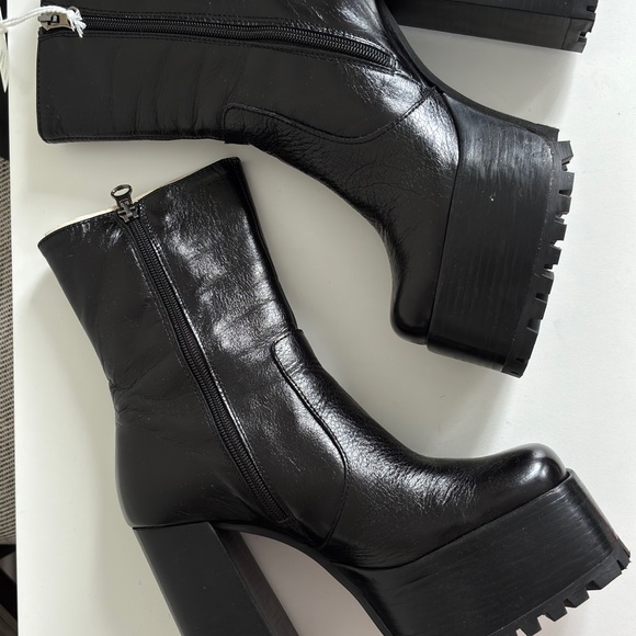 L'INTERVALLE Shiny Black Platform Boots - Picture 4 of 4